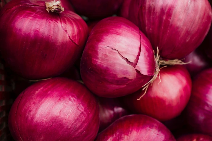 a pile of red onions